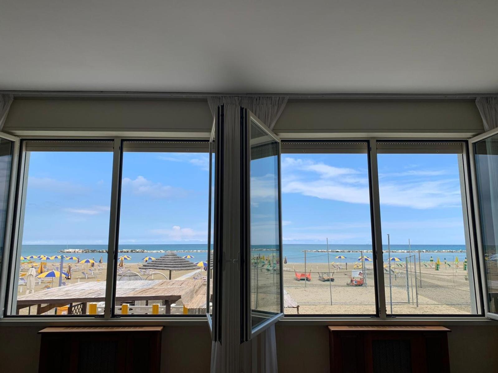 Hotel Acquamarina Viserba リミニ エクステリア 写真