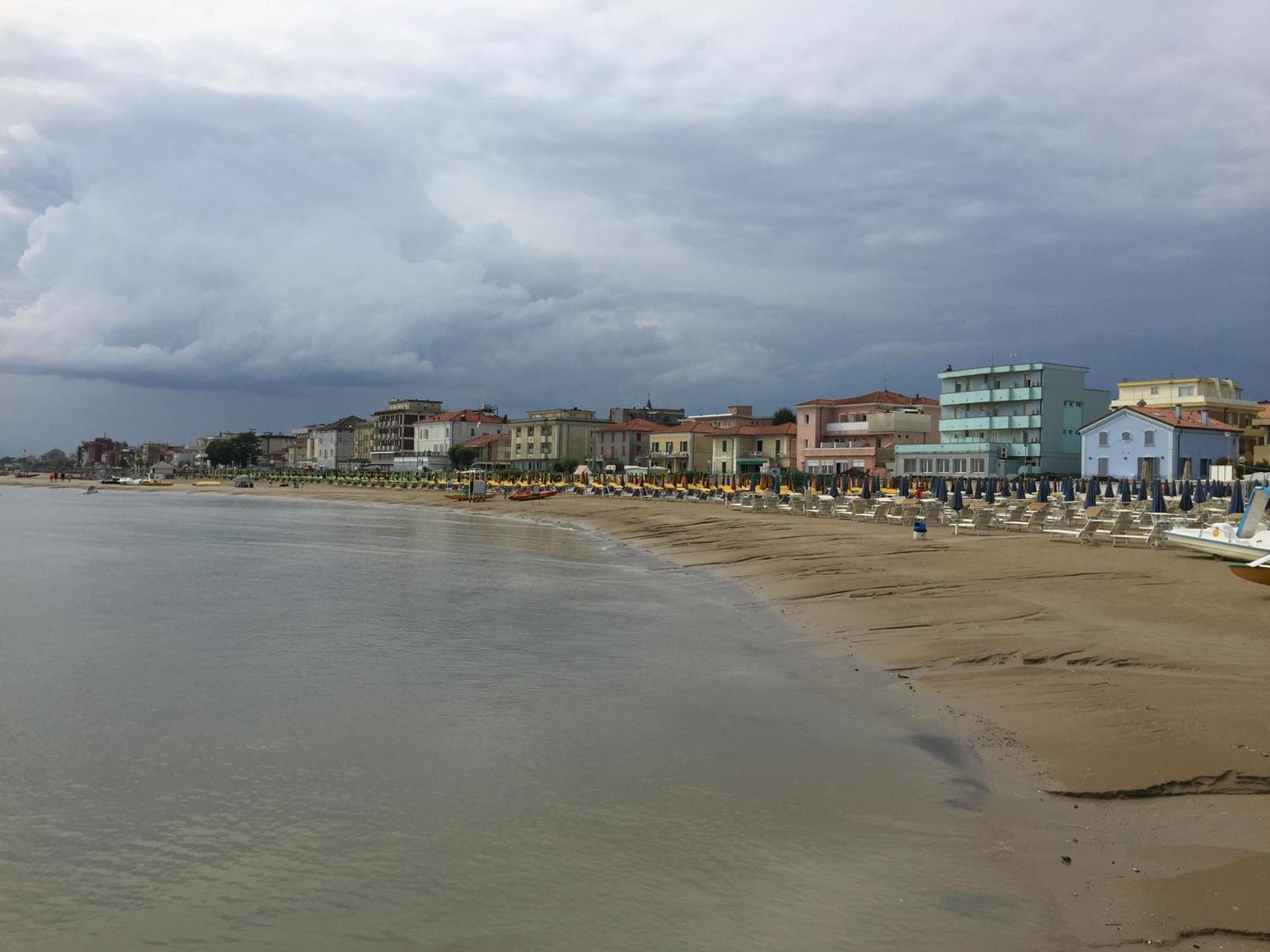 Hotel Acquamarina Viserba リミニ エクステリア 写真